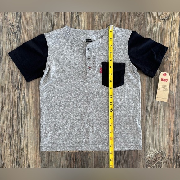 NWT Levi's Henley Tee Shirt Boys Lg (6-7 Yrs) Gray Black Pocket Colorblock - Picture 3 of 8